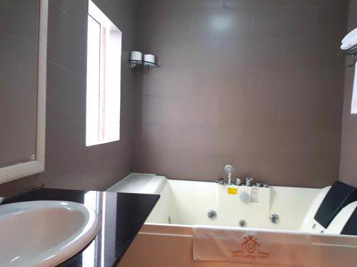 queen-central-2-bedroom-serviced-apartment-1081-detail-31630227971126.jpg